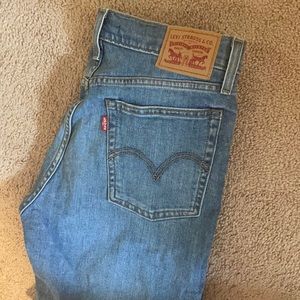 Levi’s wedgie skinny jeans unique color